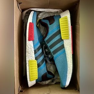 ✨NEW✨ Adidas NMD R1